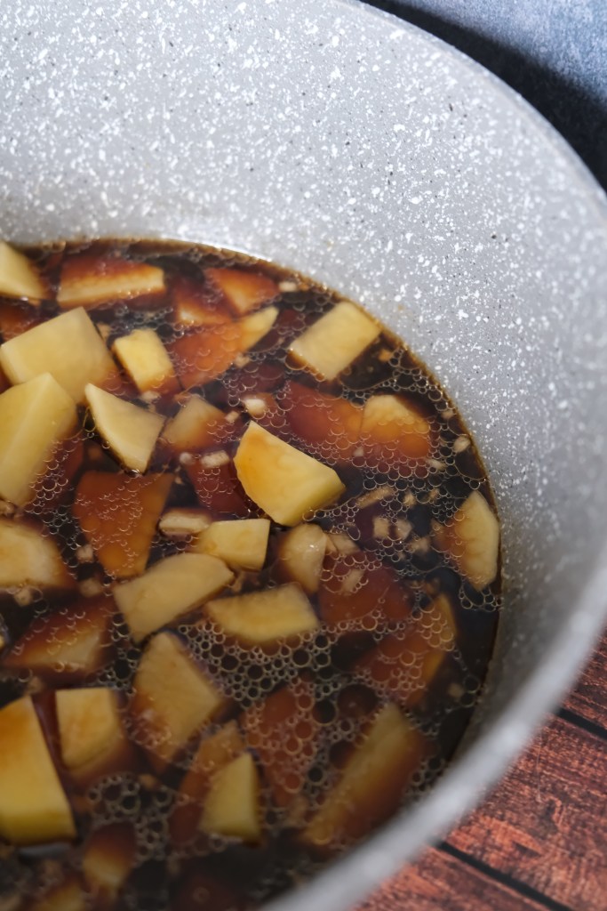 Closeup delle patate mentre stanno cuocendo