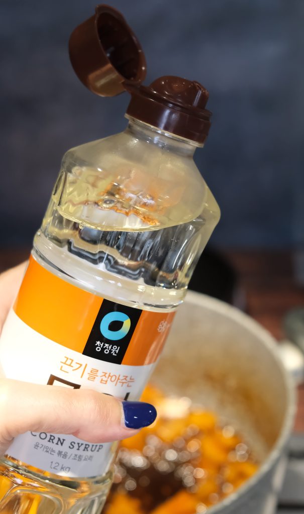 Un closeup sulla confezione di sciroppo di mais