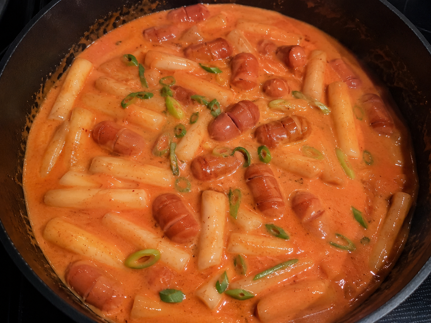 Rosé Tteokbokki: la ricetta cremosa e piccante che ha conquistato Seoul
