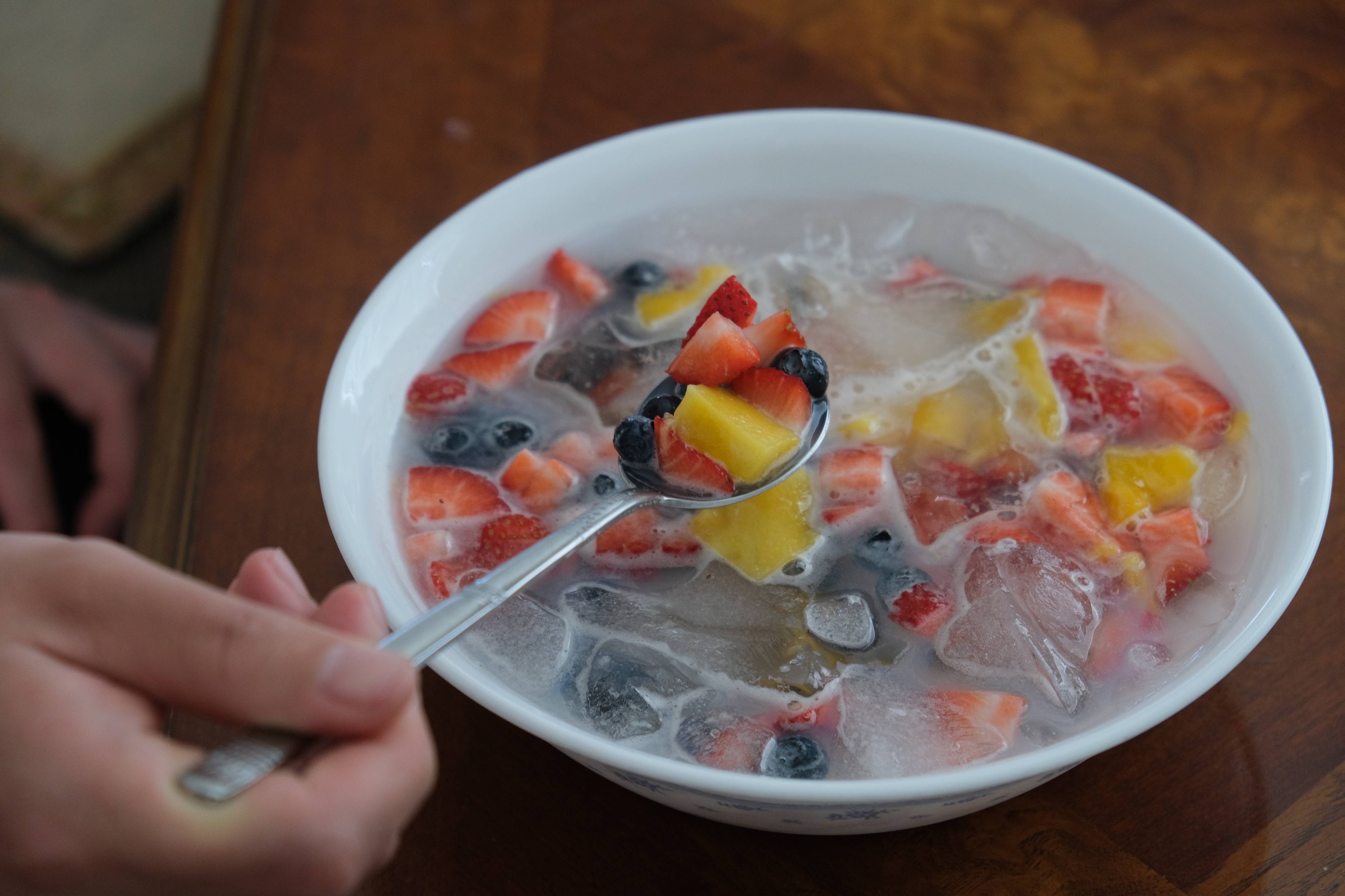 Hwachae: cos’è la bevanda coreana ai frutti e come prepararla in casa